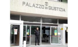Macerata, Traini risarcisce due commercianti