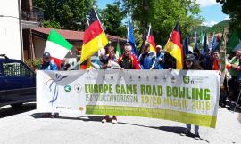 Bocce su strada, sfilata degli atleti italiani ed europei a Pieve Torina