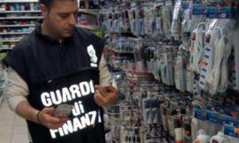 Contraffazione, sequestrati oltre 10.000 articoli irregolari: 4 persone denunciate