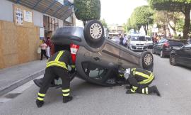 Tolentino, si ribalta con l’auto: estratto dai vigili del fuoco - FOTO