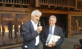 I Monti Azzurri a Roma grazie al Flora di Penna San Giovanni. Gigi Proietti e Virginia Raggi per il gemellaggio tra teatri (FOTO e VIDEO)