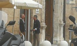 Macerata, commerciante mette ko avvocato in piazza: interviene il 118