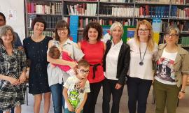 Recanati, “Guarda che faccia!”: donato il libro per i nuovi nati