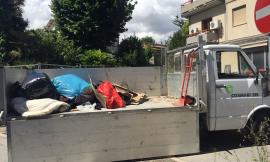 Civitanova, identificate e allontanate persone che bivaccavano dietro la stazione