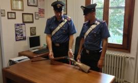 Cambia casa ma dimentica di regolarizzare il fucile da caccia: 69enne denunciato