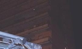 Minaccia di buttarsi dal 12° piano: ore d'apprensione all'Hotel House (FOTO)