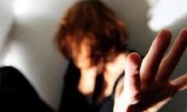 Recanati, picchiava e minacciava moglie e figli minorenni: denunciato un 42enne