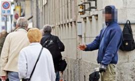 Macerata: avvicendamento di extracomunitari per l'accattonaggio davanti ai supermercati