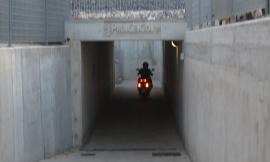 Civitanova, difficile la convivenza tra pedoni e motorini nel nuovo sottopasso