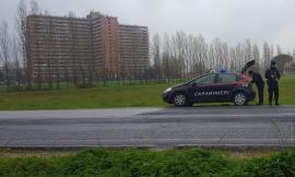 Controlli a Porto Recanati, giovane tira sassata contro auto dei carabinieri: fermato all'Hotel House