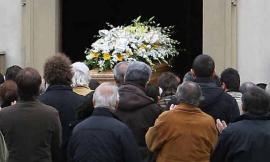 Business del "caro estinto": accerchiata in ospedale da infermieri che consigliano imprese funebri