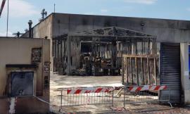 Orim, la sera dopo l'incendio nessun presidio. I residenti: "Oltre al danno, anche la beffa" - VIDEO