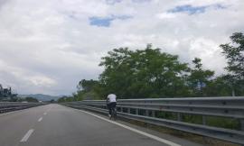 In bicicletta in superstrada: multato dalla polizia stradale