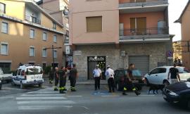 Tolentino, crolla un pezzo di cornicione in via della Pace
