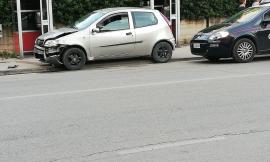 Porto Recanati, non si ferma all'alt dei carabinieri e si schianta