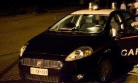 Si tuffa per un bagno ristoratore notturno ma non riesce a tornare a riva: salvato dal maresciallo - bagnino