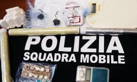 Macerata, ingoia 5 involucri contenenti eroina: arrestato un 28enne