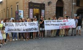 Orim, i dipendenti scendono in piazza: "Consentiteci di entrare e sistemare"