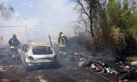 Morrovalle, prende fuoco un container: il proprietario finisce in ospedale