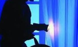 Mogliano, entrano in una casa dalla finestra aperta e rubano mille euro