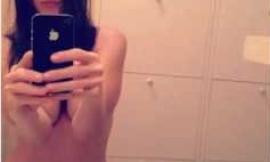 Diffonde le foto hot della fidanzatina: nei guai un minore
