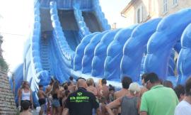 Recanati: tanto divertimento con lo scivolo d'acqua, si chiude positivamente il Paese dei Balocchi