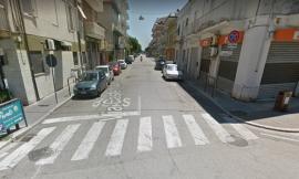 Civitanova, parcheggi selvaggi all'incrocio: i cittadini si lamentano
