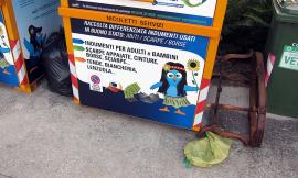Montecosaro: chi raccoglie sporco in campagna e chi abbandona rifiuti in città