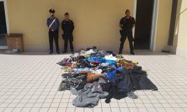 Maxi controllo dei Carabinieri all'Hotel House: sequestrate automobili e merce contraffatta (Foto)