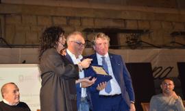 Tolentino, piazza gremita per il premio cittadino dell'anno a mister Giovanni Pagliari