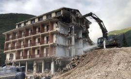 Sisma, l'esercito conclude la demolizione del Park Hotel di Visso
