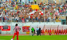 Maceratese, per il derby con la Civitanovese chiuse curva e gradinata: doppio colpo in attacco