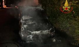 Civitanova, in fiamme un'auto: è successo nella notte