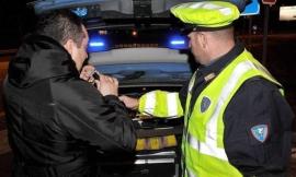 Macerata, ritirate 12 patenti nella notte