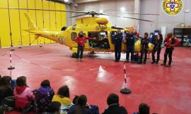 Civitanova, i ragazzi dell'Ugo Bassi in visita all'elisoccorso