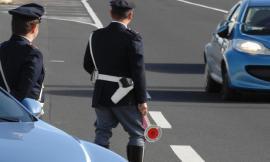 Recanati, senza assicurazione e con la patente irregolare non si ferma all'alt: la Polizia Locale lo insegue e lo blocca
