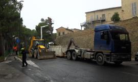 Maltempo, necessario l’abbattimento di due alberi in Via Roma e Viale Trieste a Macerata