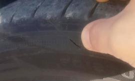 Morrovalle, raid vandalico nella notte: gomme tagliate a diverse auto
