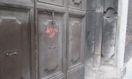 "Antifà", imbrattato portone davanti Palazzo Buonaccorsi
