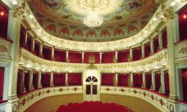 Pollenza, teatro Giuseppe Verdi: sabato in scena lo spettacolo "Un'improbabile storia d'amore"