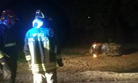 Macerata, finiscono fuori strada con l’auto: due feriti - FOTO