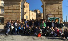 Loro Piceno, i ragazzi della scuola secondaria Papa Giovanni ciceroni per  studenti di altri Istituti