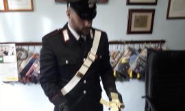 Macerata, cellulare e auricolare per passare l'esame per la patente: denunciato