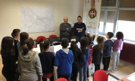 Matelica,  i bambini della scuola elementare in visita al comune per un'iniziativa riguardante la Dichiarazione universale dei diritti umani