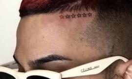 Sfera Ebbasta omaggia con un tatuaggio le vittime di Corinaldo