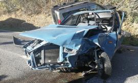 Recanati, frontale tra due auto: due uomini feriti - FOTO
