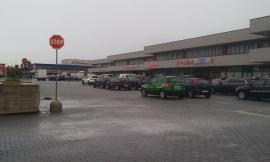 Civitanova, operazione di controllo  dei carabinieri all'interno dei parchi commerciali "Pronto Moda" e "Asia"
