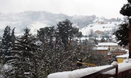 Marche, allerta meteo della Protezione Civile: nevicate a 150 metri e mareggiate
