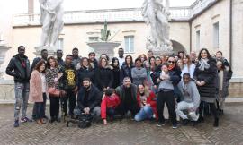 “Mani che parlano”, ai Musei Civici di Macerata l’arte diventa integrazione