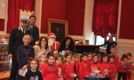 Recanati, festa in Aula Magna: premiate le letterine a Babbo Natale (FOTO)
